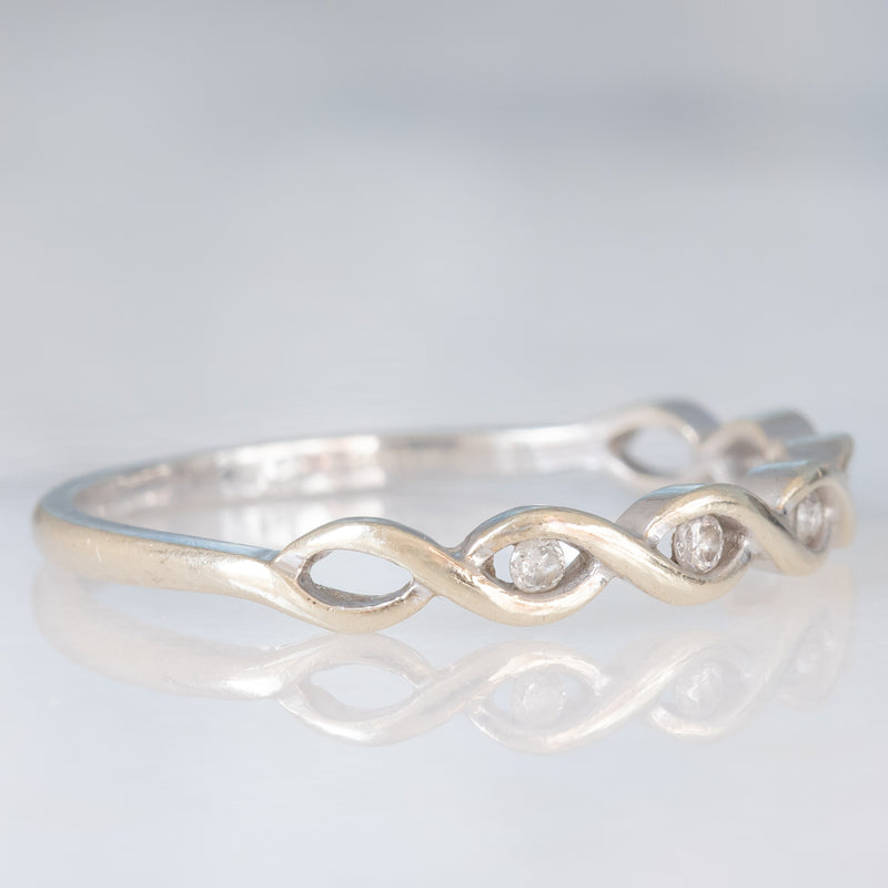 Anello intrecciato in oro bianco 9K con diamanti (0.05ctw ca.), anni ‘80