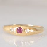 Trilogy gypsy vintage in oro giallo 14K con rubino e diamanti, anni ‘70/‘80