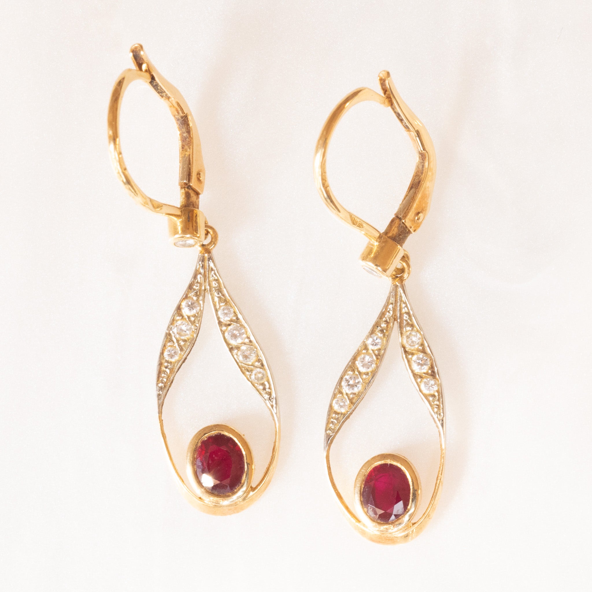 Orecchini di lusso con gemme pendenti in oro giallo 18 carati | Acquisti Online su Orecchini di lusso con gemme pendenti in oro giallo 18 carati | Acquisti Online su