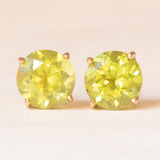 Vintage-Ohrringe aus 9-karätigem Gelbgold mit Lichtpunkten und grünen Peridoten (ca. 2 ctw)