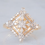 Anello vintage in oro giallo e bianco 14K con diamanti di taglio brillante e baguette (0.75ctw ca.), anni ‘70/‘80