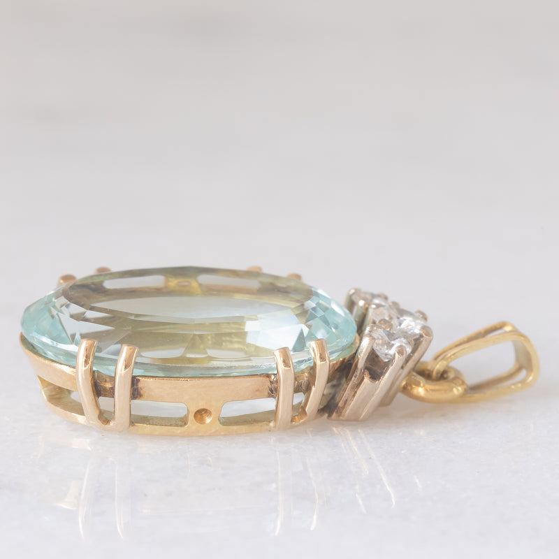Ciondolo vintage in oro giallo e bianco 14K con acquamarina (10ct ca.) e diamanti di taglio brillante (0.25ctw ca.), anni ‘70