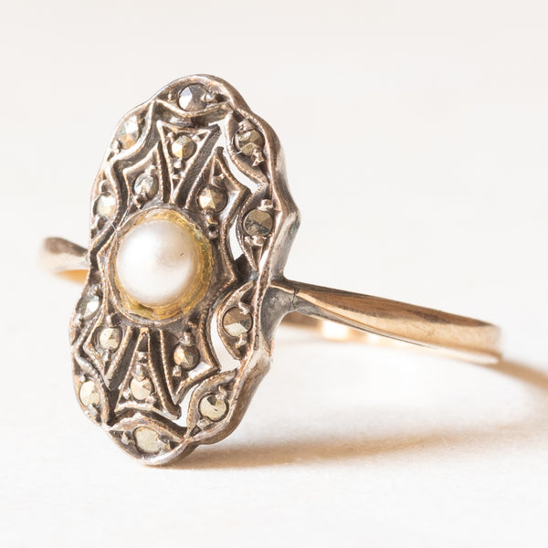 Anello antico in oro giallo 8K e argento con perla bianca e diamanti di taglio rosetta, primi del ‘900
