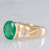Anello a fascia vintage in oro giallo 9K con smeraldo (2.50ct ca.) e diamanti, anni ‘70/‘80
