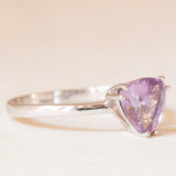 Moderner Solitär aus 9 Karat Weißgold mit Amethyst im Billionenschliff (ca. 1 Karat), Jahr 2012