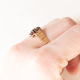 Vintage 9K Gelbgold Gänseblümchen-Bandring mit Granaten, 70er Jahre