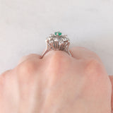 Anello a fiocco di neve in oro bianco 14K con smeraldo (0.13ct ca.) e diamanti (0.24ctw ca.), anni ‘70