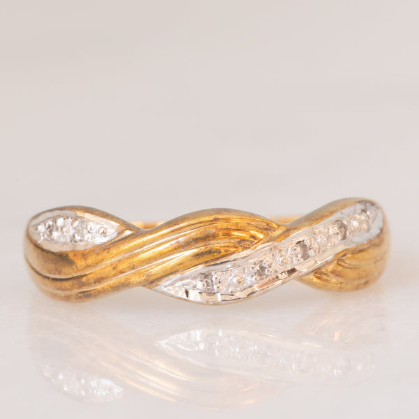 Anello vintage con design intrecciato in oro giallo e bianco 9K con diamanti, anni ‘80/‘90