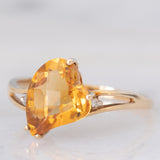 Solitario in oro giallo 9K con quarzo citrino di taglio a cuore (2.18ct ca.) e diamanti