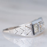 Trilogy Art Déco in oro bianco 18K con diamanti di taglio vecchio (1.60ctw ca.), anni ‘30/‘40