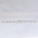 Orecchini pendenti vintage in oro bianco 18K con diamanti bianchi e blu (0.70ctw)