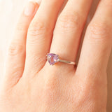 Moderner Solitär aus 9 Karat Weißgold mit Amethyst im Billionenschliff (ca. 1 Karat), Jahr 2012