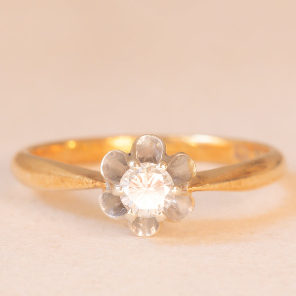 Solitario retrò in oro giallo e bianco 14K con diamante di taglio brillante (0.25ct ca.), anni ‘40