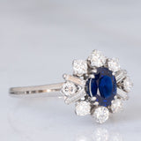 Anello ballerina vintage in oro bianco 18K con zaffiro (1.30ct ca.) e diamanti di taglio brillante e di taglio baguette (1ctw ca.), anni ‘70/‘80