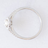 Anello a margherita a goccia in platino con diamanti (0.61ctw), anni ‘2000