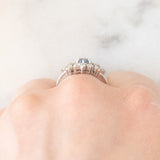 Anello a margherita vintage in platino con zaffiro (0.60ct) e diamanti (0.41ctw), anni ‘90