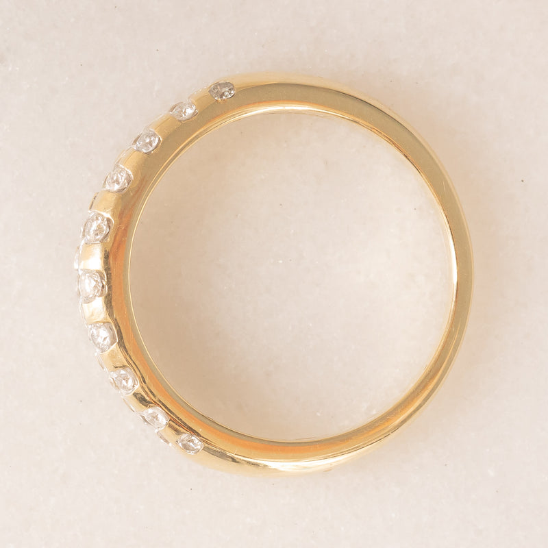 Anello a fascia vintage in oro giallo 14K con diamanti di taglio brillante (0.82ctw ca.), anni ‘80