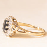Anello a margherita vintage in oro giallo e bianco 9K con zaffiro (1ct ca.) e diamanti (0.10ctw ca.), anno 1991