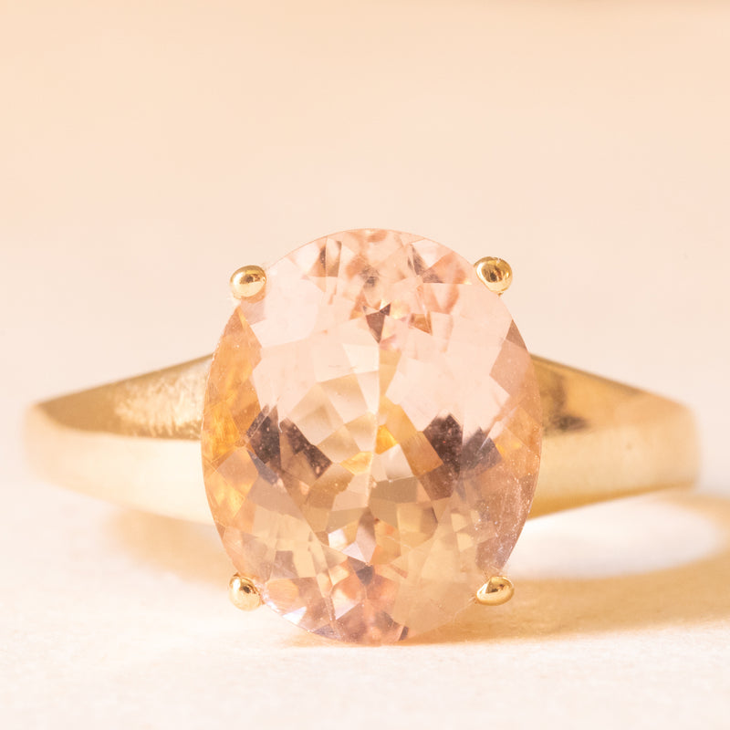 Anello in oro giallo 9K con morganite (4ct ca.), anni ‘80