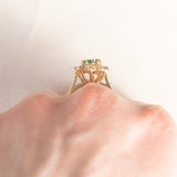 Bague marguerite en or jaune 14 carats avec émeraude (environ 0.70 ct) et diamants taille brillant (environ 0.80 ct), années 70
