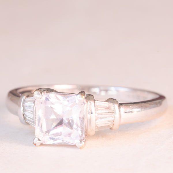 Anello vintage in oro bianco 9K con kunzite (1.20ct ca.) e diamanti di taglio tapered, anno 2005