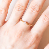 Vintage-Solitär aus 18 Karat Gelb- und Weißgold mit Diamant im Brillantschliff (ca. 0.15 ct), 60er Jahre