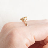 Vintage-Blumenring aus 18-karätigem Gelb- und Weißgold mit Diamanten (ca. 0.18 ctw), 40er/50er Jahre