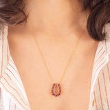 Vintage-Halskette aus 9-karätigem Gelbgold mit Hufeisen-Anhänger aus 9-karätigem Gelbgold und synthetischen Rubinen (ca. 1 Karat), 90er Jahre