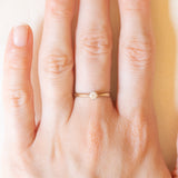 Vintage-Solitär aus 9 Karat Gelbgold mit Diamant im Brillantschliff (ca. 0.14 ct), 1988