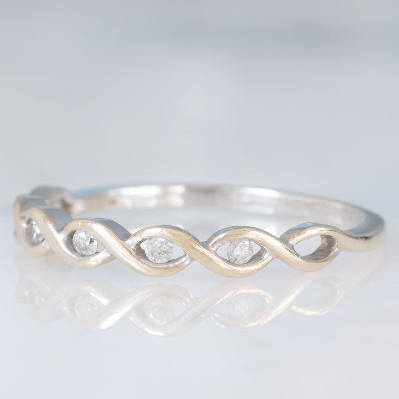 Anello intrecciato in oro bianco 9K con diamanti (0.05ctw ca.), anni ‘80