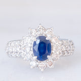 Anello a margherita a fascia in platino con zaffiro (1ct) e diamanti (1ctw), anni ‘80