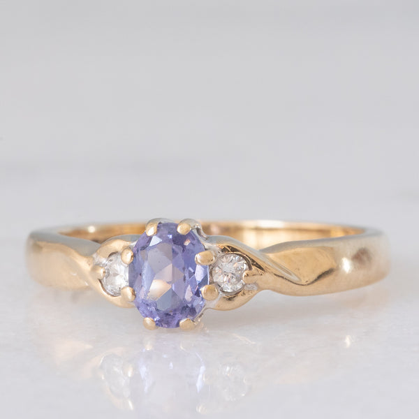 Trilogy vintage in oro giallo 9K con tanzanite (0.35ct ca.) e diamanti di taglio brillante (0.05ctw ca.), anni ‘90