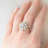 Anello a fiocco di neve vintage in oro bianco 18K con diamanti di taglio brillante (1.33ctw ca.), anni ‘70