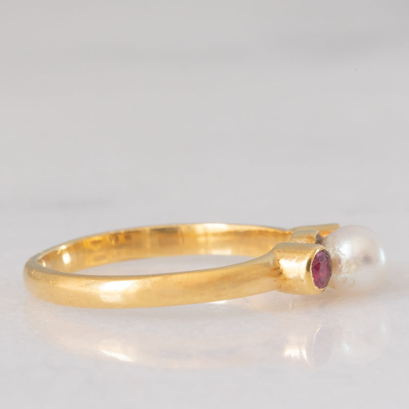 Trilogy vintage in oro giallo 18K con rubini (0.14ctw ca.) e perla bianca, anni ‘60/‘70