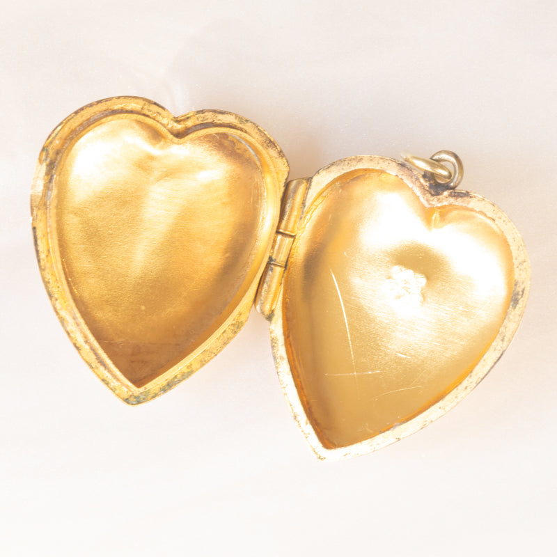Ciondolo portafoto vintage a forma di cuore con lamina in oro giallo 9K su metallo, anni ‘50