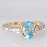 Anello in oro giallo 9K con zircone azzurro (1.63ct) e zirconi bianchi