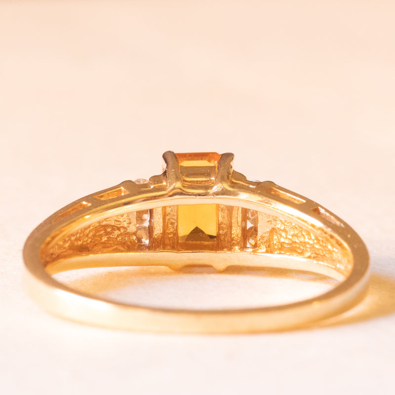 Anello a fascia vintage in oro giallo 10K con quarzo citrino (0.45ct ca.) e diamanti di taglio brillante (0.06ctw ca.), anni ‘70