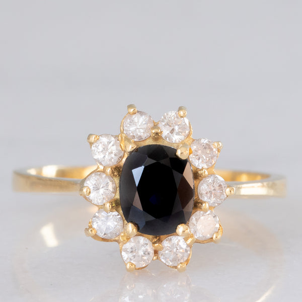 Anello a margherita vintage in oro giallo 18K con zaffiro (0.70ct ca.) e diamanti di taglio brillante (0.40ctw ca.), anni ‘80/‘90