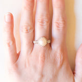 Anello vintage in oro bianco 18K con perla bianca e diamanti (0.34ctw ca.), anni ‘60/‘70