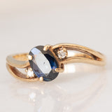 Anello vintage in oro giallo 9K con zaffiro (0.80ct ca.) e diamanti