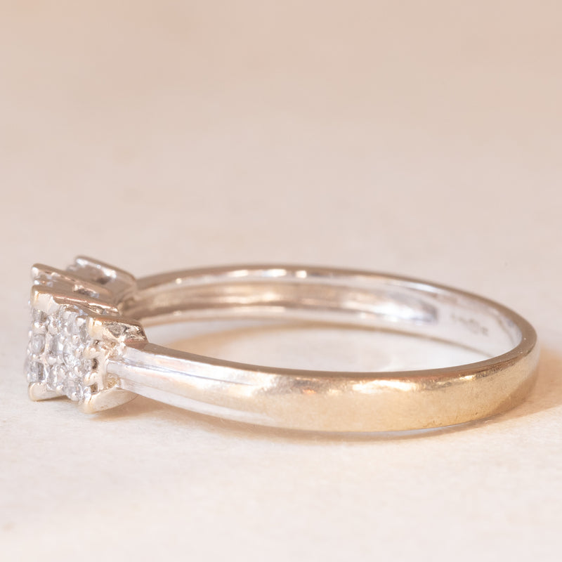 Anello “trilogy” in oro bianco 9K con diamanti (0.25ctw ca.), anni ‘80/‘90