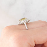 Anello a fiore vintage in platino con topazio verde (2.76ct) e diamanti (1.11ctw), anni ‘2000