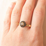Solitär aus 14-karätigem Gelbgold mit Diamant im Brillantschliff (ca. 0.25 ct) und schwarzer Emaille, 50er Jahre