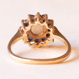 Винтажное кольцо из желтого золота 9 карат с ромашкой, опалом (около 1.20 карата) и сапфирами (около 0.44 карата), 70-е годы