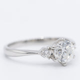 Trilogy vintage in platino con diamanti di taglio brillante (centrale di 1.02ct), anni ‘80