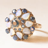 Vintage-Pagodenring aus 14-karätigem Gelbgold mit Saphiren (ca. 1.20 ctw) und Opalen (ca. 1.10 ctw), 70er Jahre