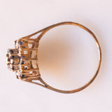 Anello a fiore vintage in oro giallo 9K con zaffiri (0.60ctw ca.) e diamanti (0.07ctw ca.)