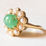 Vintage-Gänseblümchenring aus 18 Karat Gelbgold mit Smaragd im Cabochonschliff (ca. 2 Karat) und weißen Perlen, 50er Jahre