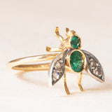 Fliegenring aus einer antiken Brosche aus 18 Karat Gelbgold und Silber mit Smaragden und Diamanten im Rosettenschliff