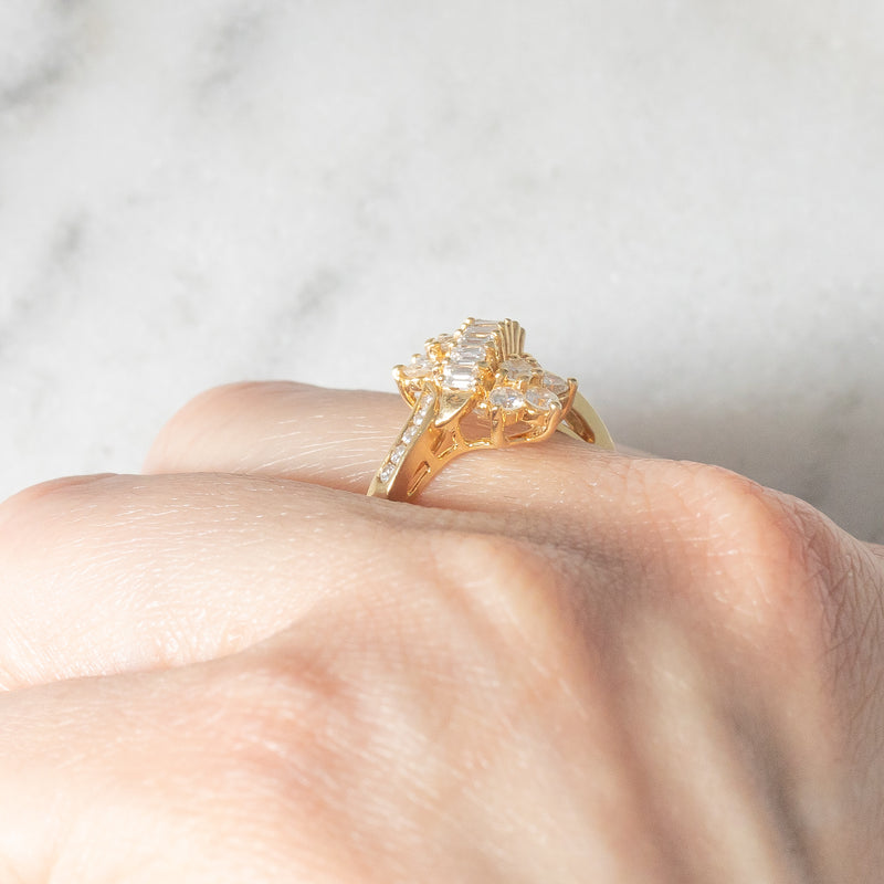 Anello vintage in oro giallo 14K con diamanti di taglio brillante e di taglio baguette (0.75ctw ca.), anni ‘70/‘80